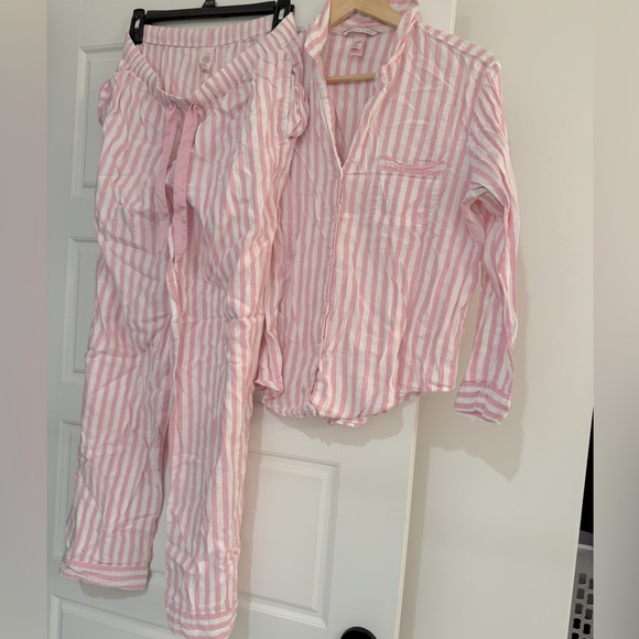 Victoria's Secret Other - VICTORIAS SECRET FLANNEL PAJAMA SET - MEDIUM - HOLIDAY